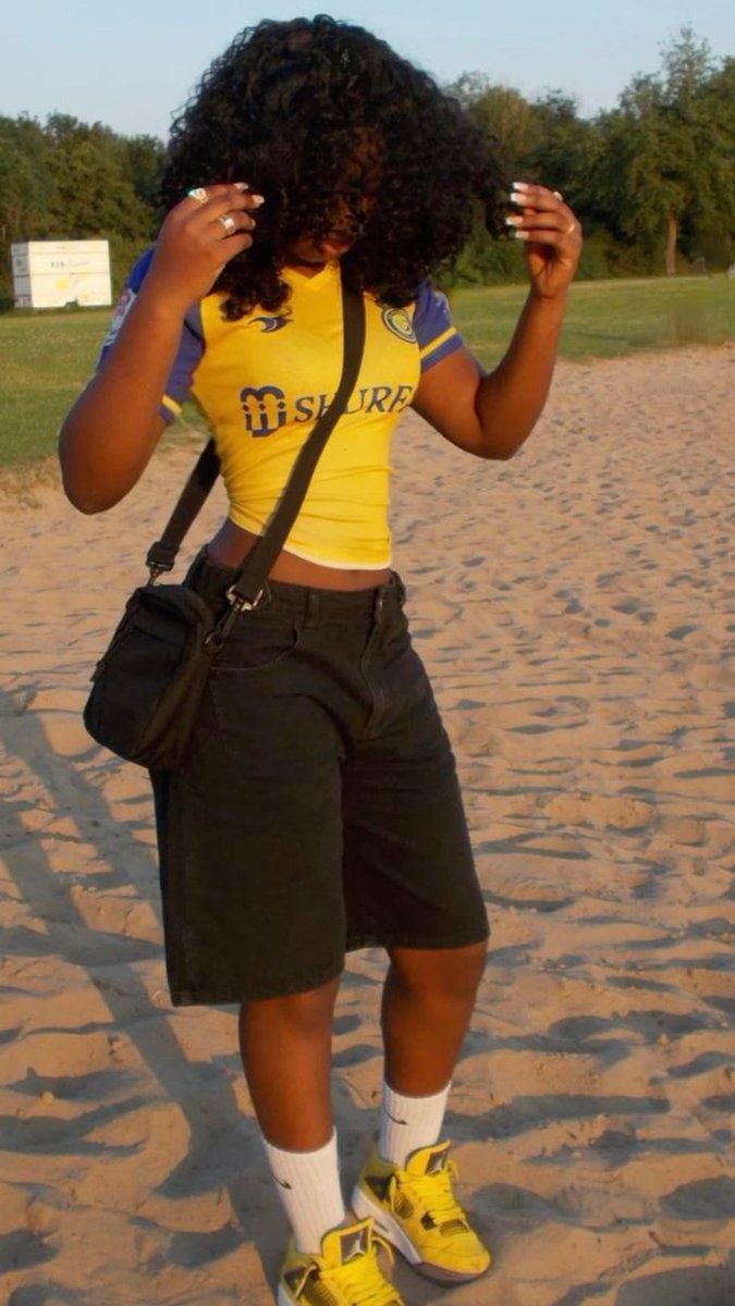 FavyMira tweet media