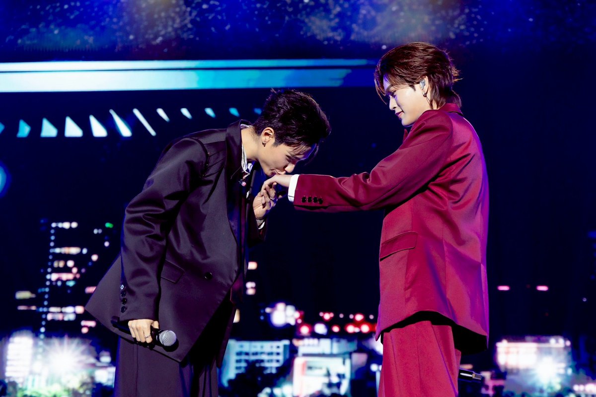 around_ent's tweet image. แฮปปี้เอนดิ้ง! “จูเนียร์-มาร์ค” กอดคอ “โอห์ม-ปูน” หวานขีดสุด แฟนๆ ร่วมเป็นสักขีพยาน ส่งท้ายซีรีส์ “My Romance Scammer รักจริง หลังแต่ง” ในงาน “My Romance Scammer Final EP. FAN MEETING”

#MyRomanceScammerFinalEP 
#juniormark #จูเนียร์มาร์ค #junniorrs #markjrtn 
#OhmPoon #โอมปูน