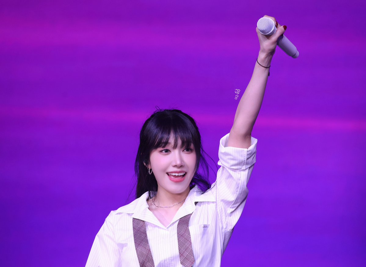 Forever__Eunji's tweet image. 260419 The Origin : Apink 홍콩 🌸

@Apinkjej 🐶 🩶

완전 댕댕이 🐾

#Apink #에이핑크 #정은지 #은지  #郑恩地