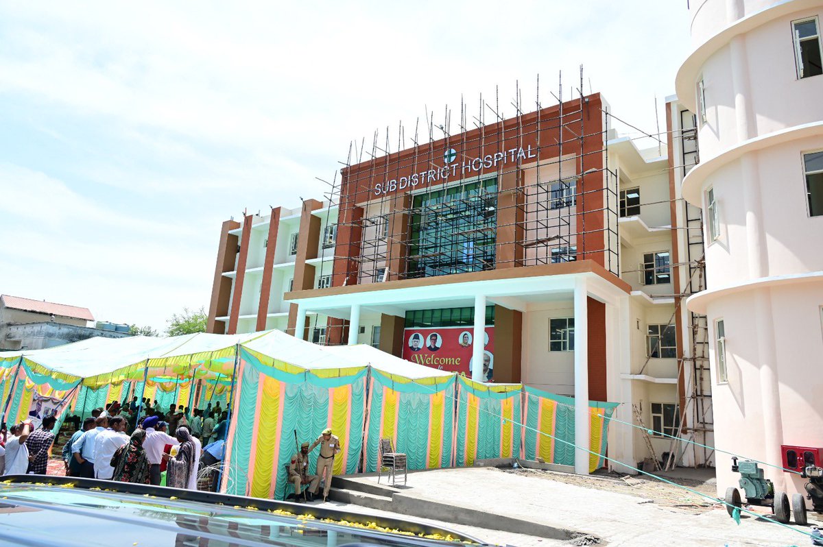 JammuTribune's tweet image. Rajouri: Strengthening public infrastructure, the Chief Minister today dedicated the road connecting NH-144A Bridge to Nowshera Town and inaugurated the upgraded Sub-District Hospital, Nowshera as a 100-bedded facility.

#Rajouri #Nowshera #Infrastructure #Healthcare