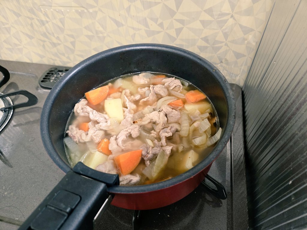 カレーってなんなんですか😭