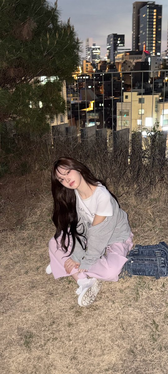 AKAone_'s tweet image. #리즈 #Liz #아이브 #IVE #배경화면 #Wallpaper #LockScreen 
Liz 260420 IG Wallpaper