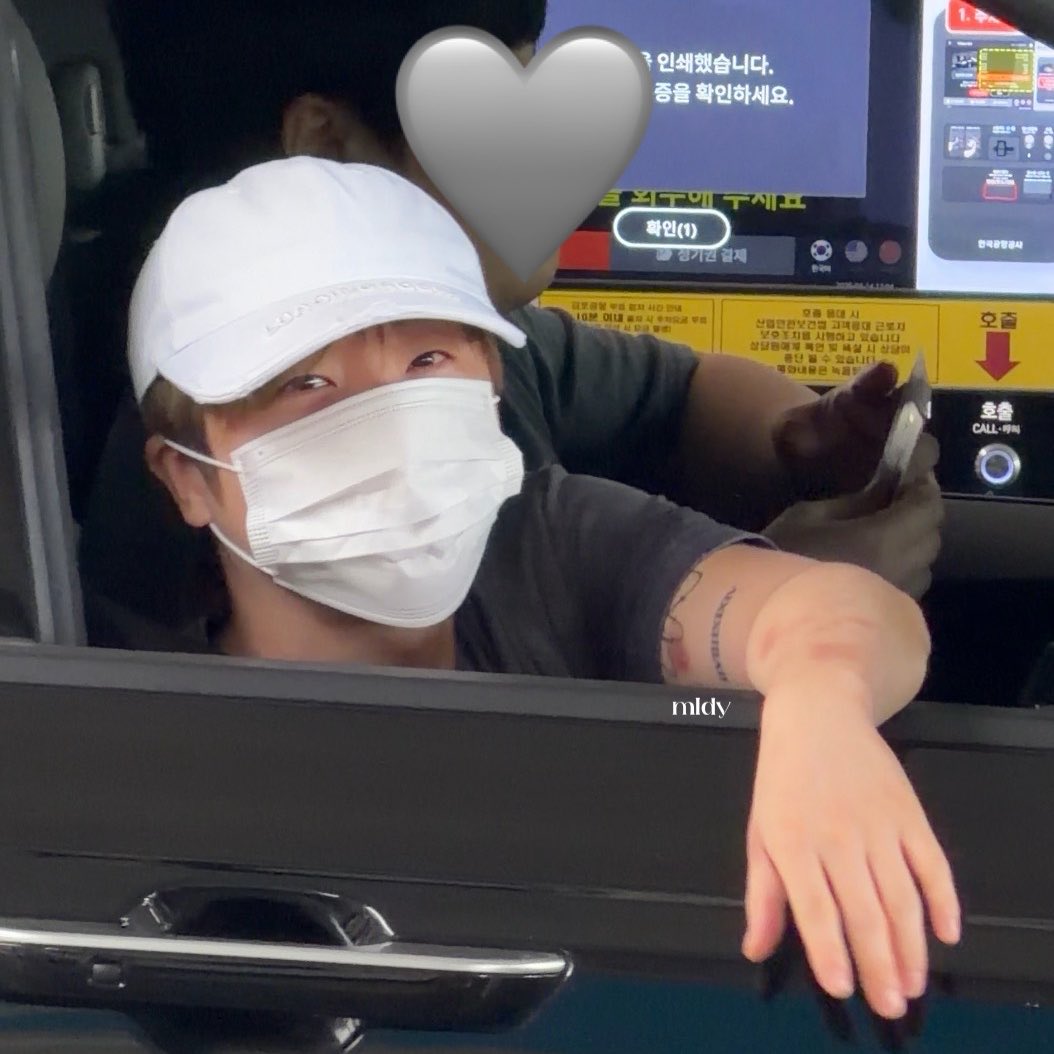 m l d y ☺︎ tweet media