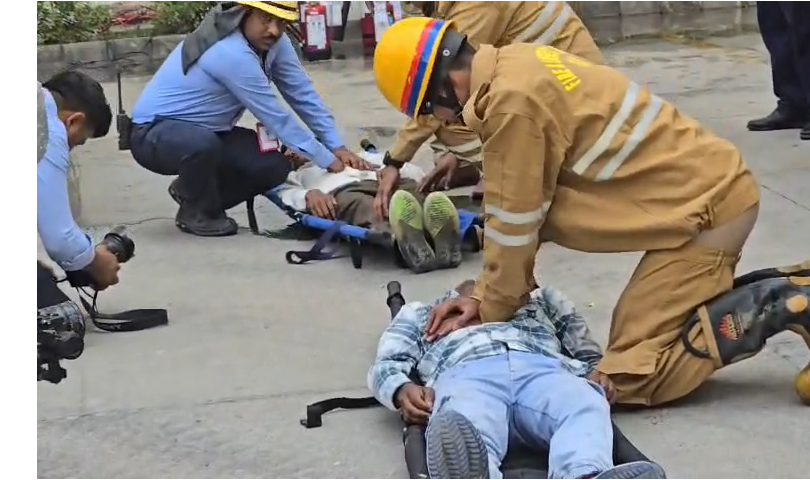 bstvlive's tweet image. लखनऊ : मेदांता हॉस्पिटल में मॉकड्रिल का आयोजन

➡DG फायर सुजीत पांडे की मौजूदगी में मॉकड्रिल
➡आग से बचाव को लेकर विशेष अभ्यास 
 
#Lucknow #MockDrill #FireSafety