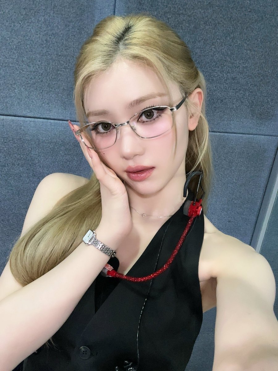 so_991112's tweet photo. 팅이는 다 잘 어울려서 하나만 고르기 힘들어 다 좋은데🥹 웨이브 vs 생머리 어케 고르는데 이거..! https://t.co/fQpC9eOHC4