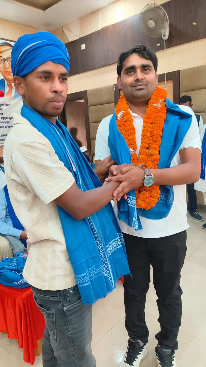 बरही नगर भवन में परम पूज्य बाबा साहेब डॉ. भीमराव अंबेडकर जी की 135 वीं जयंती पर आयोजित जनसभा में बतौर अतिथि भाग लेने का सौभाग्य प्राप्त हुआ।

जय भीम! जय बाबा साहेब!! 🙏💙
#DrAmbedkarJayanti #BabaSahebAmbedkar #JaiBhim #Ambedkar135

<a href="/KRajuINC/">K Raju</a> 
<a href="/MahtoKeshavINC/">Keshav Mahto Kamlesh</a>