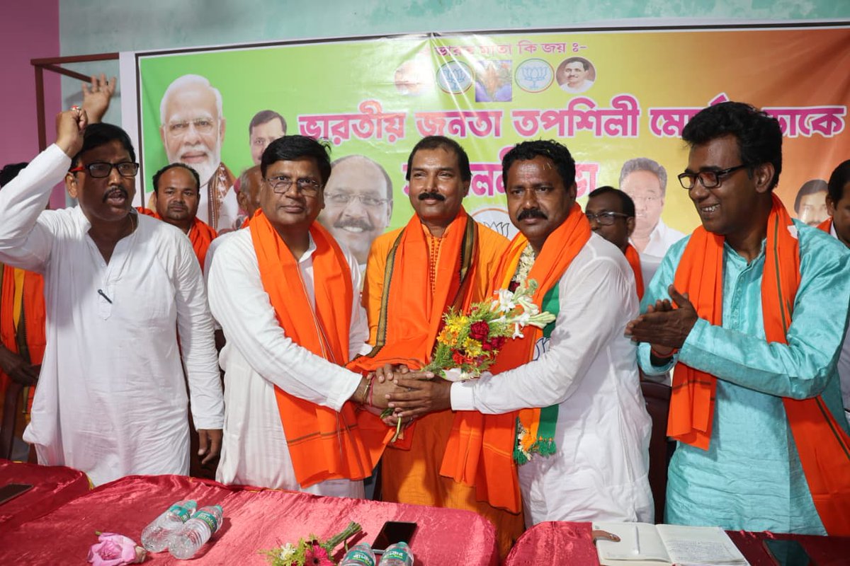 bjpkrishnaghosh's tweet image. গোপ খাজি-র মাটিতে আজ জনসমাগমে ভরপুর এক উদ্দীপনাময় সভা—উন্নয়ন আর পরিবর্তনের বার্তা পৌঁছে গেল প্রতিটি ঘরে।
.
.
#suvenduadhikaribjp #SamikBhattacharya #BJP4IND #tmchataobanglabachao #bjpwestbangal #krishnaghoshbjp #Vote4Poriborton #dilipghosh #PaltanoDorkarChaiBJPSarkar