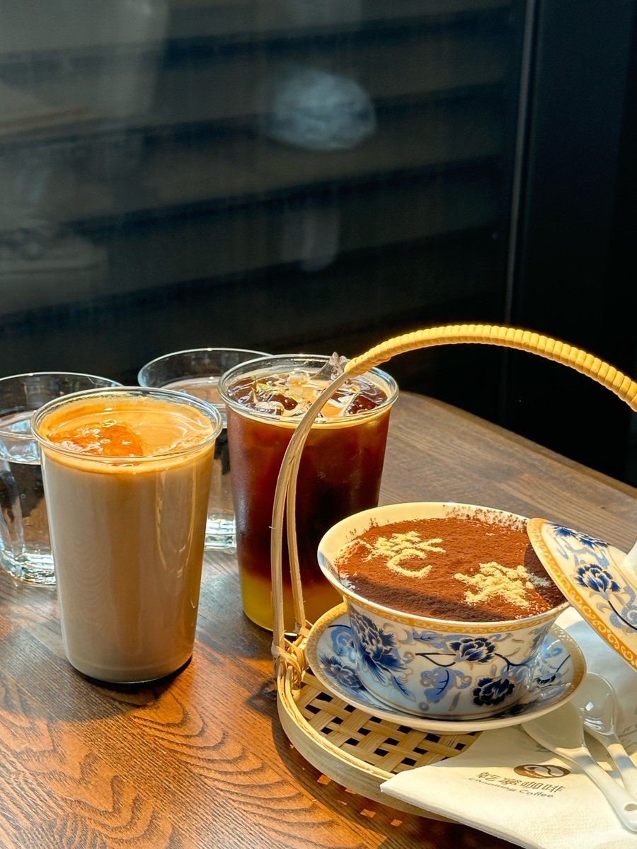 PacoNikiema's tweet photo. A quick "how’s your day" can turn a stranger’s routine into a warm moment. Small gestures = big connections. https://t.co/ALgMoxwqSv
