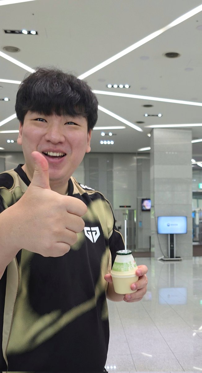 김젤피 tweet media