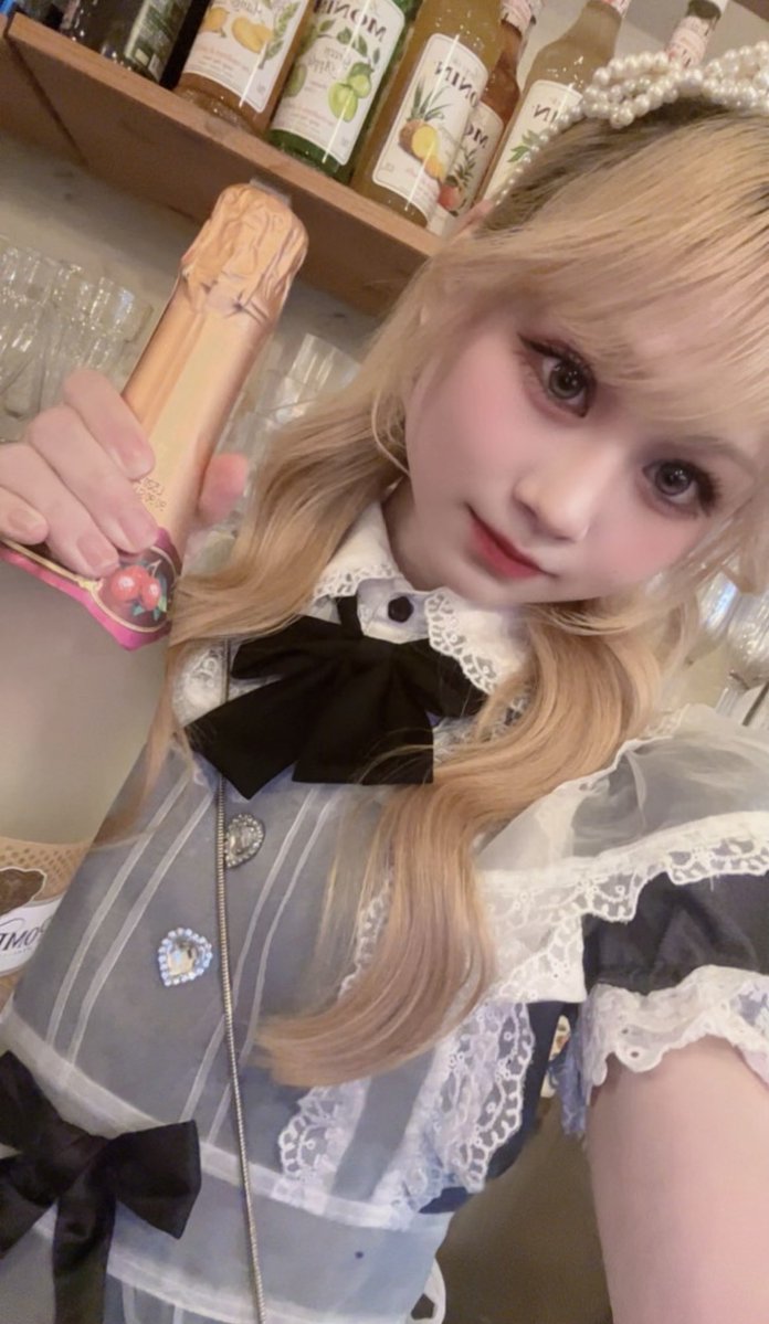 少しだけトゥイニー居ました🎀✨
楽しかった✨✨✨

今月明日18時 ~22時居ます🌹💕
次5月19と少し開いちゃうので是非きてね
#福岡メイドカフェ #福岡コンカフェ 
<a href="/CafeTweeny/">Tweeny heart cafe 公式</a>