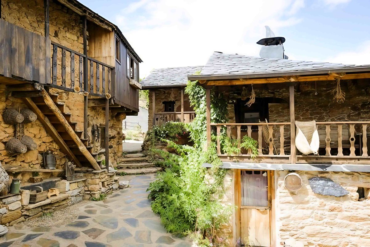 MENETRAY's tweet photo. 🏡 El Bierzo: invertir en arquitectura rural con valor

https://t.co/HI8WYoWCVg

#ElBierzo #CasaRural #CasaDePueblo #ArquitecturaRural #TurismoRural #InversionInmobiliaria #InversionRural #ViviendaRural #Rehabilitacion #EspañaRural  #CasasConEncanto #TurismoSostenible https://t.co/rYFHajw2gE