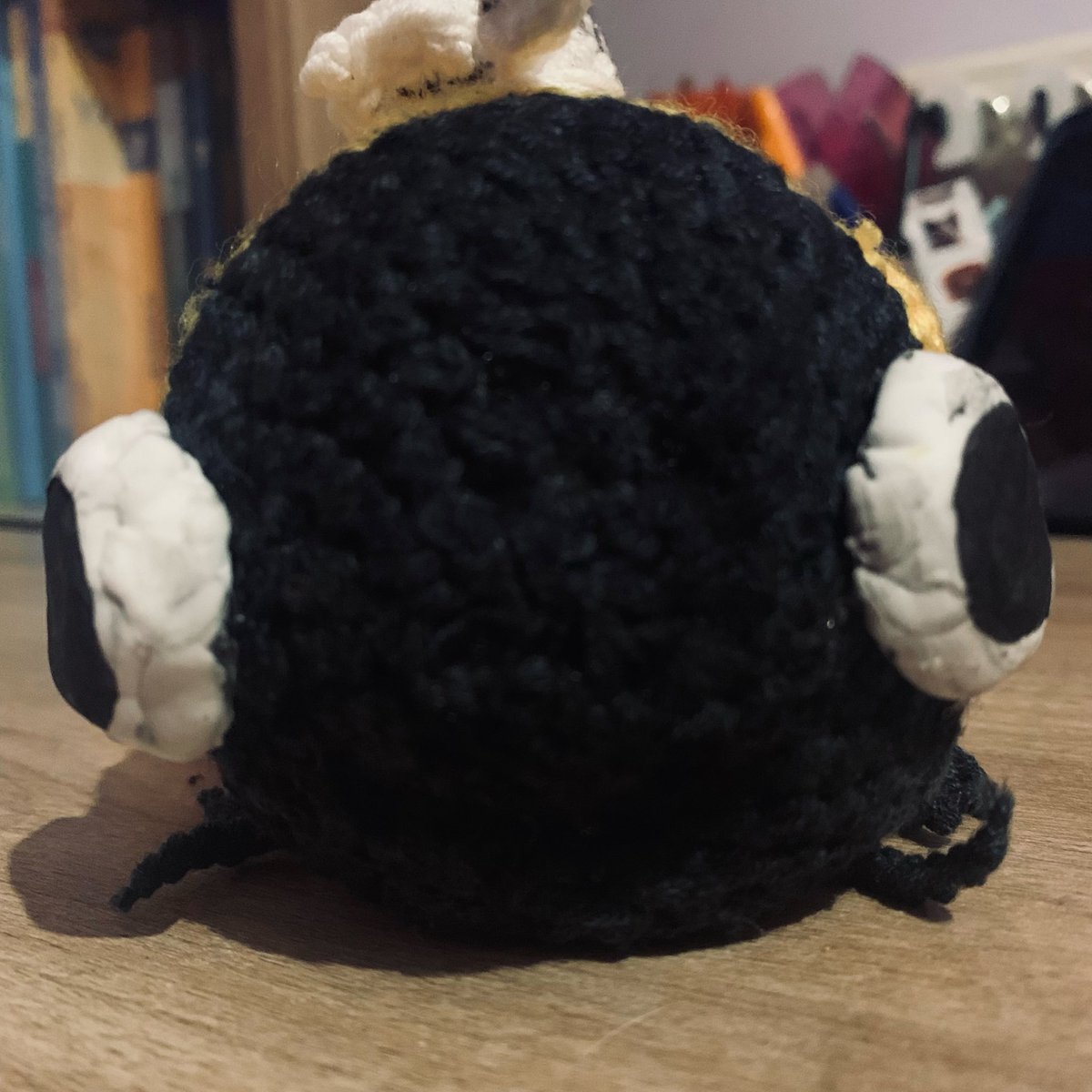 me_bstraction's tweet image. A bee from Caine's drawing from Ep3 I had this idea for a long time before the events of Ep8 and after that. I wanted to make it come true and this toy is the largest I've ever knitted. Look how funny is! Let's remember our Caine I named the bee Caine
#bee #tadc #toy re-uploading