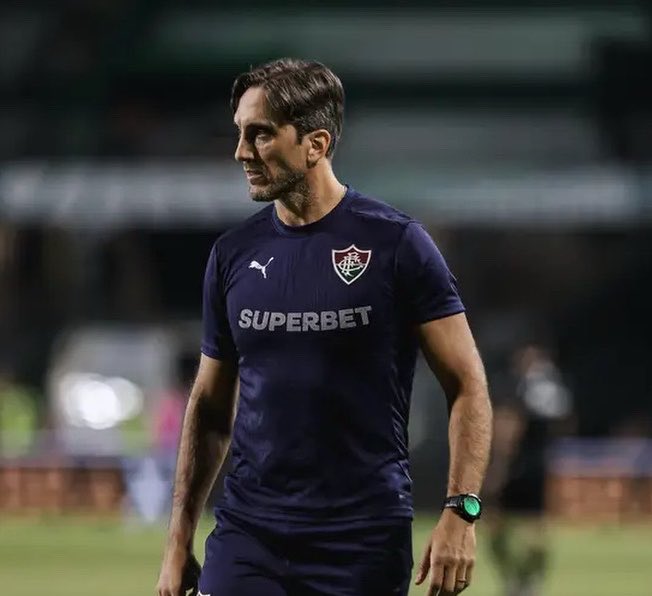 Renato Gaúcho (última passagem) x Zubeldia 

Jogos 🏟️: 42 x 42
Vitórias ✅: 21 x 25
Empates🟰: 09 x 08
Derrotas❌: 12 x 09
Gols marcados⚽️: 59 x 62
Gols sofridos⭕️: 42 x 36