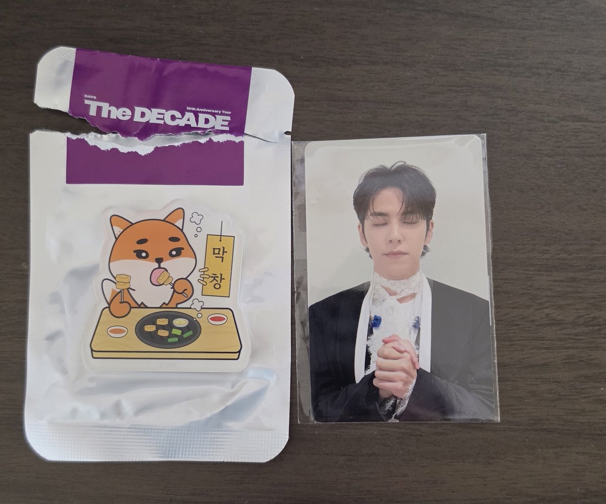 데이식스 대구 온라인 엠디
포카&amp;마그넷 교환구합니다~

저:  원필 포카, 마그넷 케
🍀: 도운 포카, 마그넷 방

한번에 교환하면 더 좋고 개별 교환도 좋아요 멘션이나 디엠주세요🙏