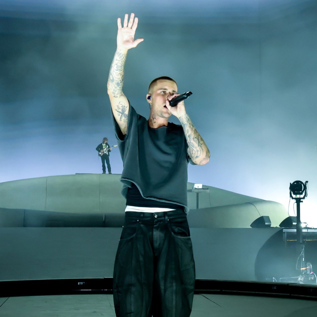 TheePopCore's tweet image. Justin Bieber’s ‘Daisies’ is the #1 most viewed Coachella 2026 performance on YouTube, with 11 MILLION views.