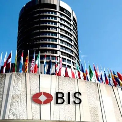 coinbureau's tweet photo. 🚨 GLOBAL CENTRAL BANK WATCHDOG WARNS STABLECOINS COULD SHAKE GLOBAL FINANCE

BIS chief warns US stablecoins like $USDT and $USDC "raise serious risks for financial integrity and can facilitate regulatory circumvention.”

Pablo Hernández de Cos says these tokens can "evade capital controls" and intensify “dollarisation risks”.

Stablecoins "open new avenues for tax evasion and account for most illicit transactions within the crypto ecosystem,” he adds.