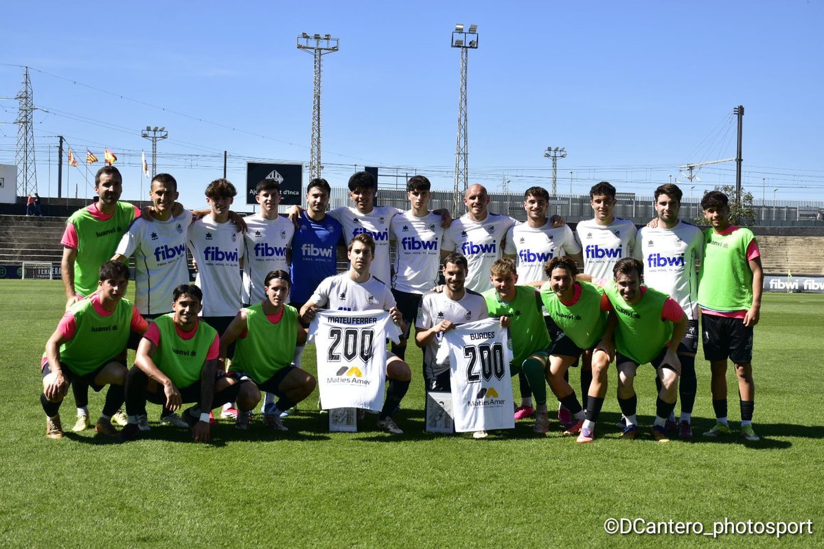 CEConstancia's tweet photo. HISTÒRICS! 

Entre els dos sumen més de 400 partits amb la nostra camiseta 🤍🖤

Miquel Buades i Mateu Ferrer, exemples de CONSTÀNCIA. https://t.co/hAKoq2J05N