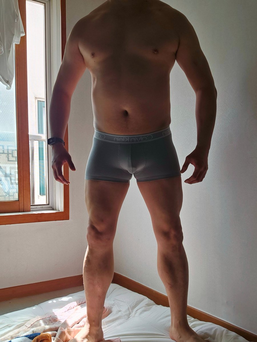 HUNKHOLE tweet media