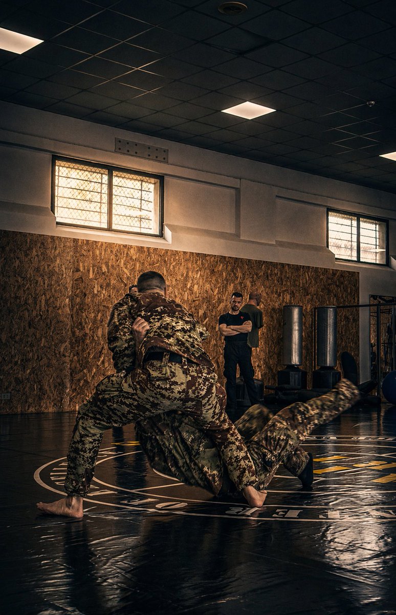 _CoESPU_'s tweet image. #TrainHard. Think clearly. #DoRight.
Apply measured #Force to keep you and others #Safe.
Always #Respect people and their #Rights.
#CoESPU #NeverStopTraining #SelfDefense