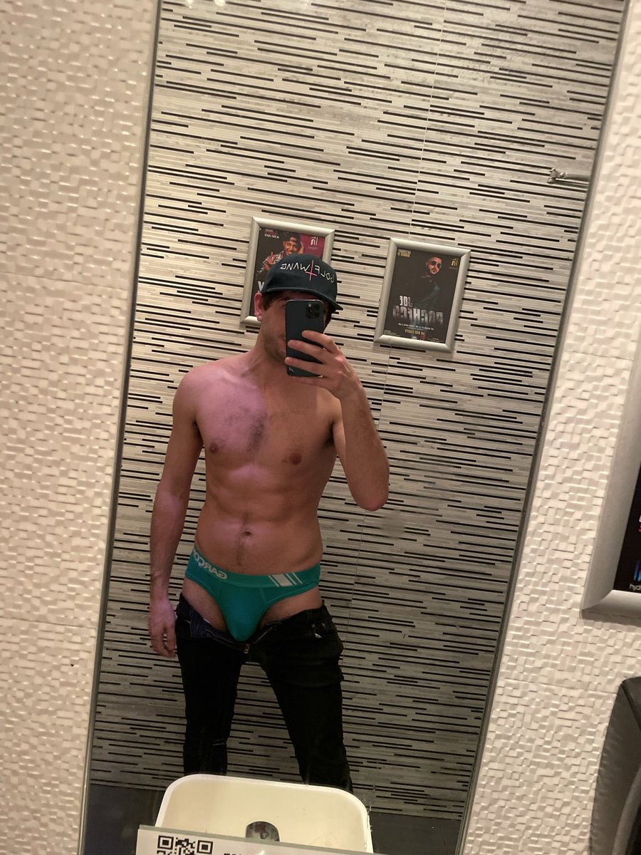 SandroWestXXX's tweet photo. @sadnfun Kinda old and baggy with a big bulge can be so good too though. But I stay wearing cute ones https://t.co/km5ZUSFnOu