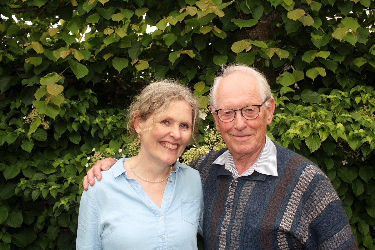 veen_els's tweet image. Mijn vader @reint_veen is de afgelopen jaren een grote steun voor mij geweest. Hij nam in 2021 ook geen corona-prikken en trotseerde uitsluiting, onder andere bij de cantorij van de kerk, waar hij als 'ongevaccineerde' niet meer mocht repeteren omdat hij opeens een gevaar zou