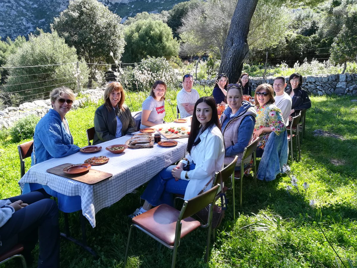 ATBIllesBalears's tweet photo. Rebem a les Illes Balears una delegació de la prestigiosa fundació alemanya Willy Scharnow-Stiftung für Touristik! 

🇩🇪✈️ Un grup d'agents de viatges d’agències com TUI, DERPART o LCC visiten Mallorca i Menorca en un #FamTrip formatiu sobre l'ITS, organitzat per l'#AETIB. 👇 https://t.co/EZ64WpPkmV