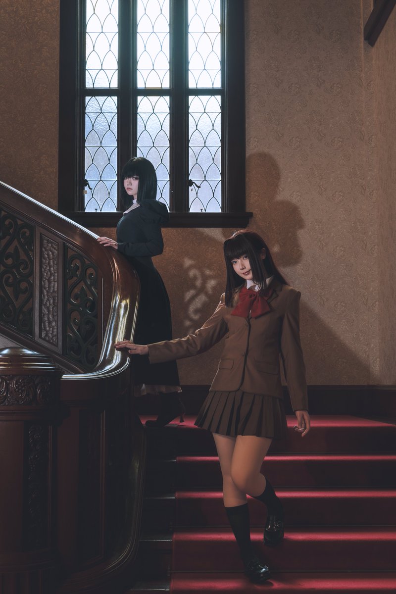 坂の上の屋敷に、二人の魔女が住んでいる。