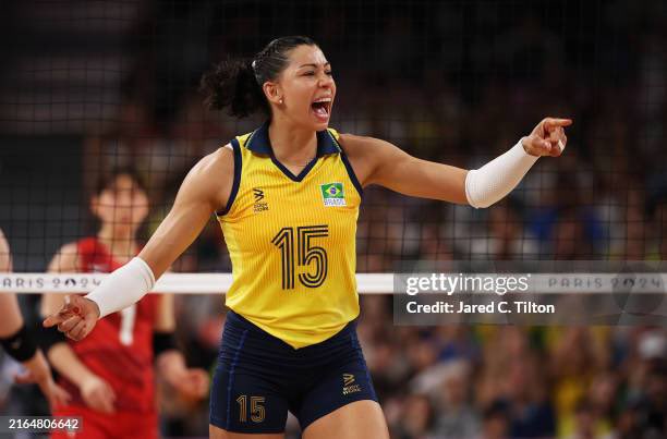 my queen middles!

considered undersized in their position, but they make up for it with agility and athleticism

pareho ring may overall game: block, aggressive spiker, good service game