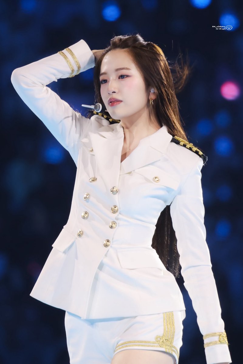 260322 DIVE into IVE 안유진 (13)

#안유진 #아이브 #IVE #ANYUJIN