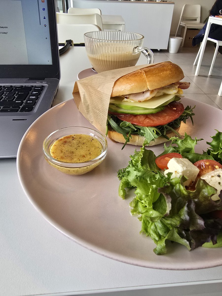 WW2girl1944's tweet image. Day 2 of tourguiding some amazing clients around Warsaw.... they are running late so I am taking the time to prep for Thursday's exciting project launch..... I promise that I will give you all a proper sneak peek soon!
#twitterstorians