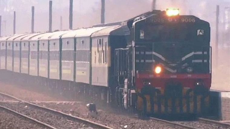 Nawaiwaqt_'s tweet image. ٹرین شیڈول متاثر، متعدد گاڑیاں گھنٹوں تاخیر کا شکار
nawaiwaqt.com.pk/20-Apr-2026/19…
#Lahore #Karachi #Quetta #Train #Schdule #Delayed