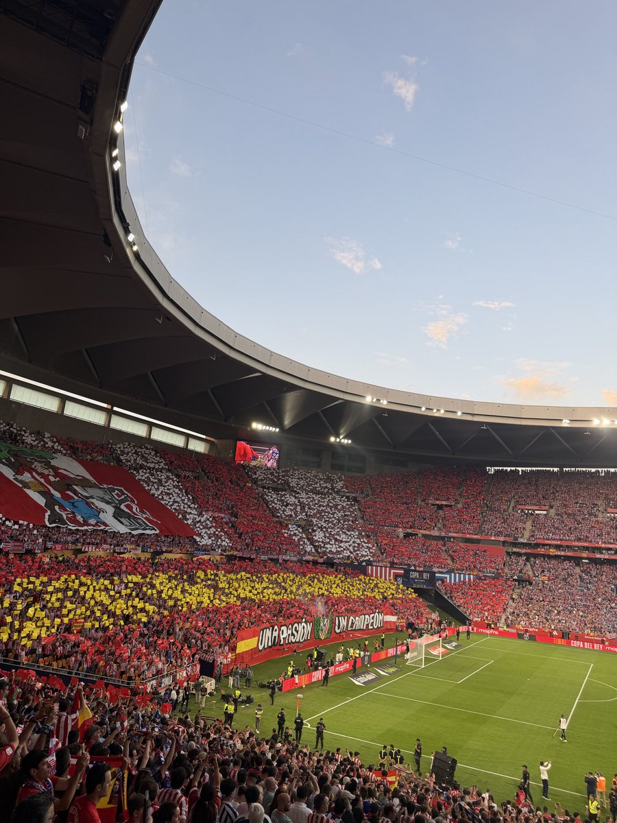 Tras la resaca, tanto física como emocional, estoy triste.

Y no es tristeza por el resultado, os aseguro que me la pela, si no porque la ilusión y la adrenalina de días como el sábado, no me lo da absolutamente nada ni nadie, y nunca sabes cuánto tiempo puede pasar hasta poder