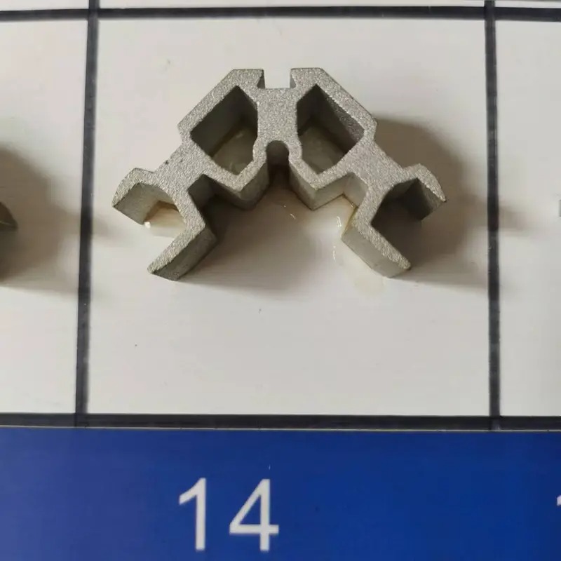 FoshanXuanqing's tweet image. 🔩 45° aluminum corner joints with sandblasted surface improve grip, alignment, and durability in door &amp;amp; window frames. Built with 6063-T5 aluminum.

📩 fsxuanqing@gmail.com
🌐 aluminium-hardware.com

#aluminumhardware #windowhardware #constructiontips