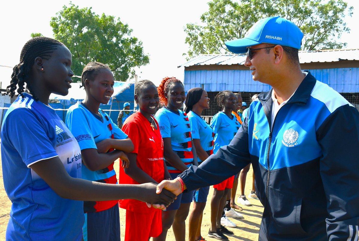 unmissmedia's tweet image. An #UNMISS #Indian 🇮🇳 Female Engagement Team, based in Malakal 🇸🇸, #SouthSudan, organized a friendly volleyball match 🏐 at the former #UN Protection of Civilians site with the help of community volunteers. The event celebrated women’s empowerment and fostered community spirit,