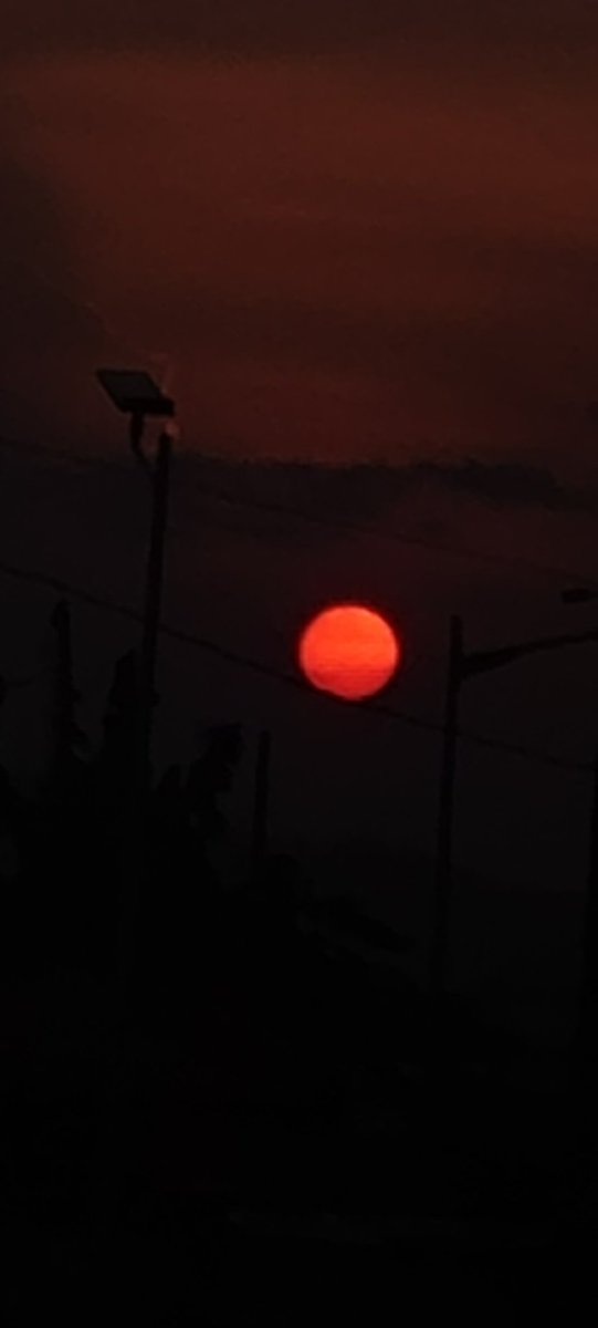 BabieLita3's tweet image. habang #biking  🚴pauwi, gandang ganda ako sa #sunset ☺️ kaya pic 📸

nawala yung sakit ng tuhod ko sa pag bike ko ngayon

🕛5hrs 35mn 34KM 🕡
palayo ng palayo ang nararating ko. napagalitan pa ako kasi napasok ko pala yung 6KM permanent danger zone ni Mayon 🌋

sori po ✌️☺️