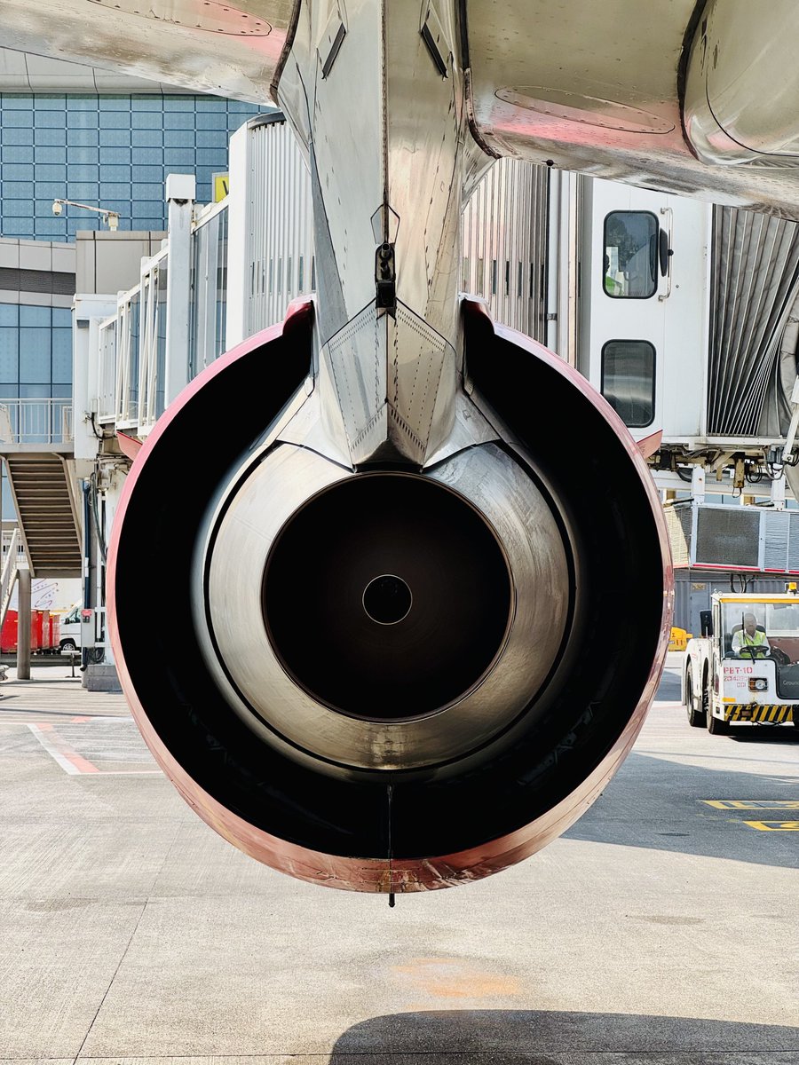 tweetpratikm's tweet photo. Will be flying both the Classic 320 variants today. Flying #a321Ceo #VTPPQ to Chennai and the #a319ceo #babybus #VTSCH on the way back. Flying time of 1hr36mins, covering a distance of 616nm @ FL330 M.78 #airbus #a321Ceo #lifeontheramp #cfm #cfm565B3 #ai573 https://t.co/l89dcuQkCL