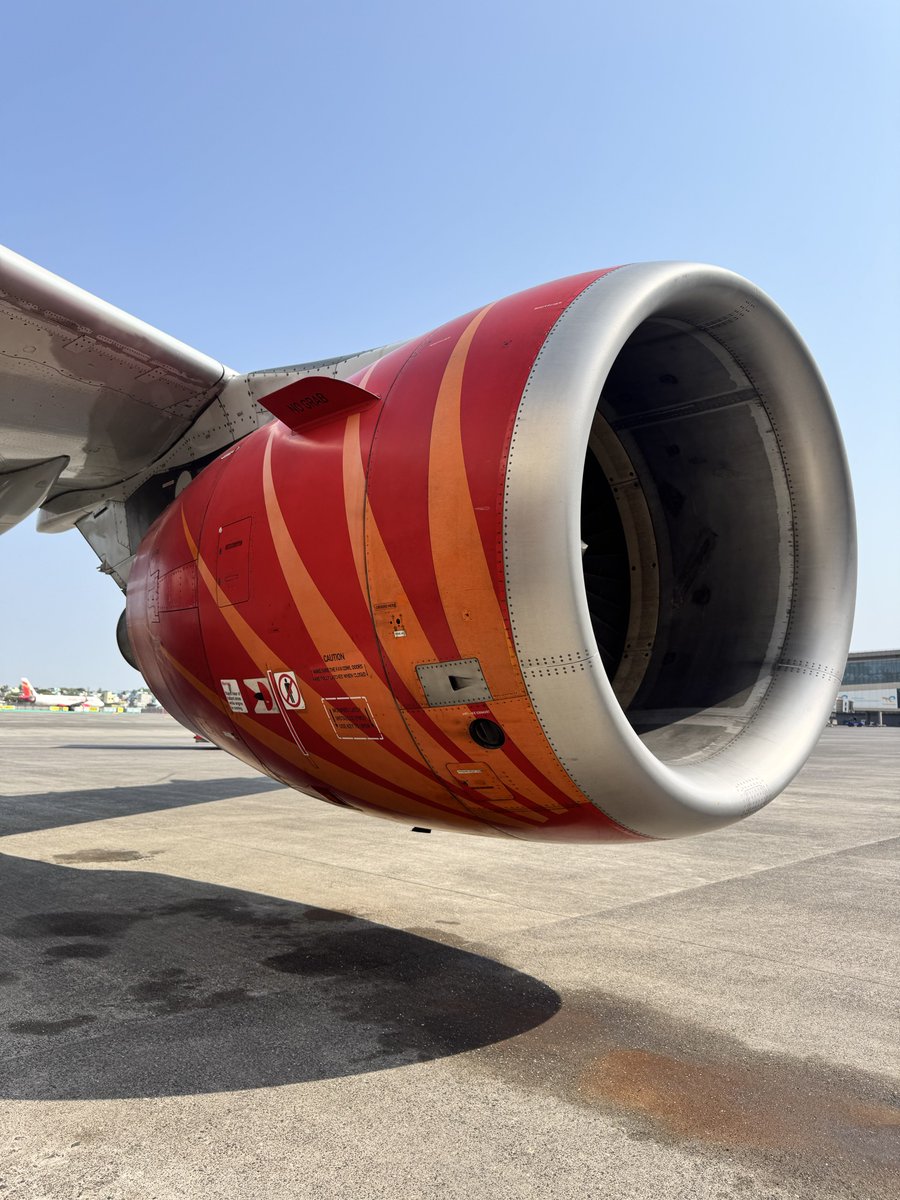 tweetpratikm's tweet photo. Will be flying both the Classic 320 variants today. Flying #a321Ceo #VTPPQ to Chennai and the #a319ceo #babybus #VTSCH on the way back. Flying time of 1hr36mins, covering a distance of 616nm @ FL330 M.78 #airbus #a321Ceo #lifeontheramp #cfm #cfm565B3 #ai573 https://t.co/l89dcuQkCL