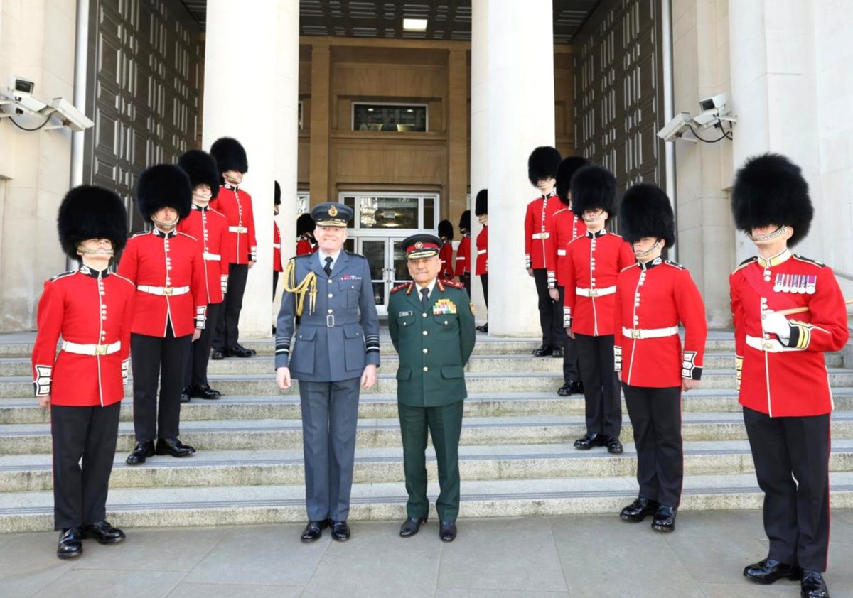 HQ_IDS_India's tweet image. General Anil Chauhan, Chief of Defence Staff #CDS on an official visit to the UK, was accorded a Ceremonial Step Line and received by Air Chief Marshal Sir Richard Knighton, #UK #CDS, underscoring a strong, future-ready India - UK defence partnership. He also interacted with Mr