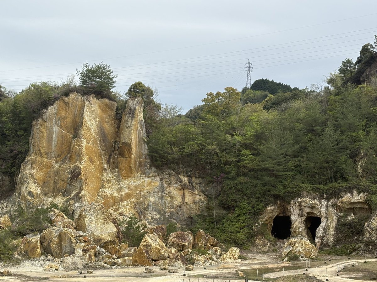 okappanda3025's tweet photo. 有田にある日本磁器発祥の地、泉山磁石場。
400年間、手掘り作業により、陶石が採掘されていたとか。 https://t.co/f5cpUXSI29