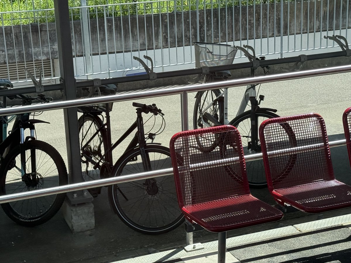 ChampionsOfEng's tweet photo. Riding the Interlaken Express through Switzerland and noticing that dozens of bikes are left unlocked at stations. Unimaginable in the UK https://t.co/wLdM4I4gN3