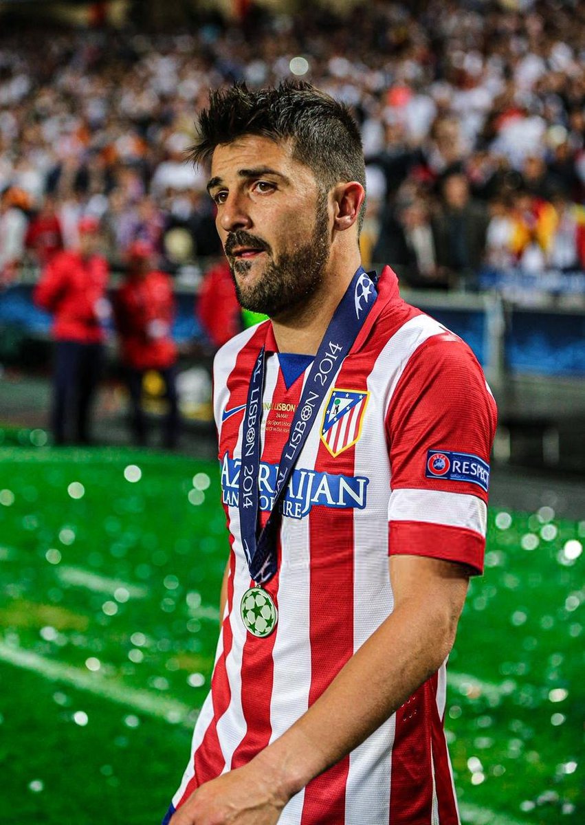 🗣️ David Villa, on the value of a runners-up medal in the Champions League:

“I have the silver medal from the final with Atlético on the same shelf as the gold one I won with Barça. And my son Luca was asking me why I had it there…

And I told him: ‘Do you know how hard it is