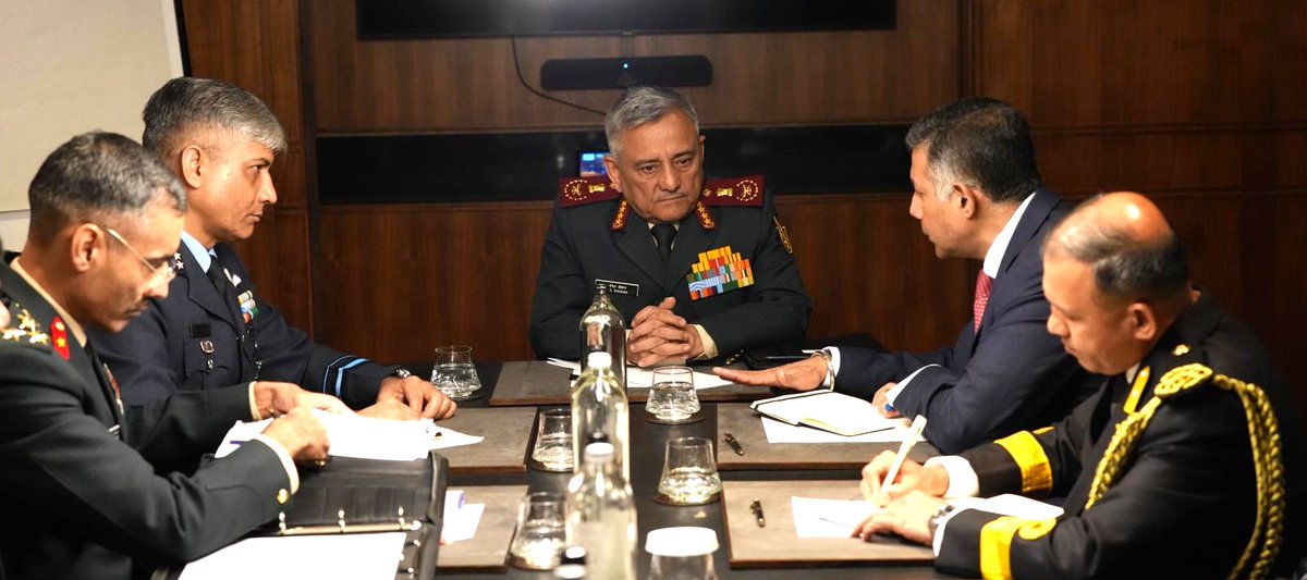 General Anil Chauhan, Chief of Defence Staff #CDS on an official visit to the UK, was accorded a Ceremonial Step Line and received by Air Chief Marshal Sir Richard Knighton, #UK #CDS, underscoring a strong, future-ready India - UK defence partnership. He also interacted with Mr