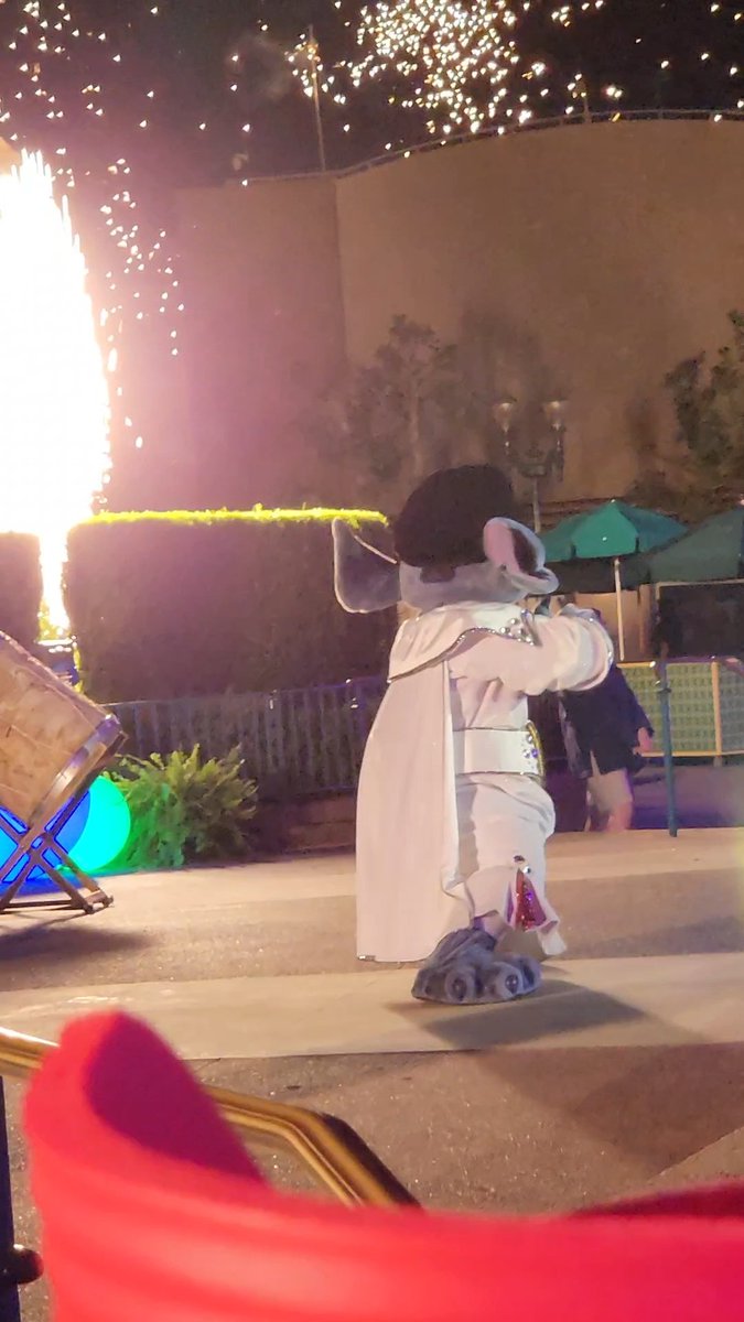 と、いうわけで。
rundisney springtime surpriseヨガ終わりました！！！
ちょろっと最初辺りにリロステ挨拶にくるだろうな～と余裕ぶっこいていたら、まさかの最後にエルヴィス626に着替えて、花火付でちょっと踊って、いやいやいやいやいやいやいやいや
#rundisney
#ポロリアDLR・WDW旅行_2026