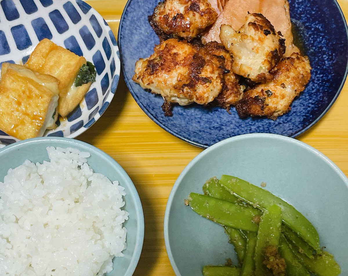 旅行終わりのヘロヘロご飯
鶏肉なんかパン粉つけて焼いたやつ
厚揚げ大葉チーズ
絹さやごま和え
本日もおつかれさまです自分もお疲れさま〜