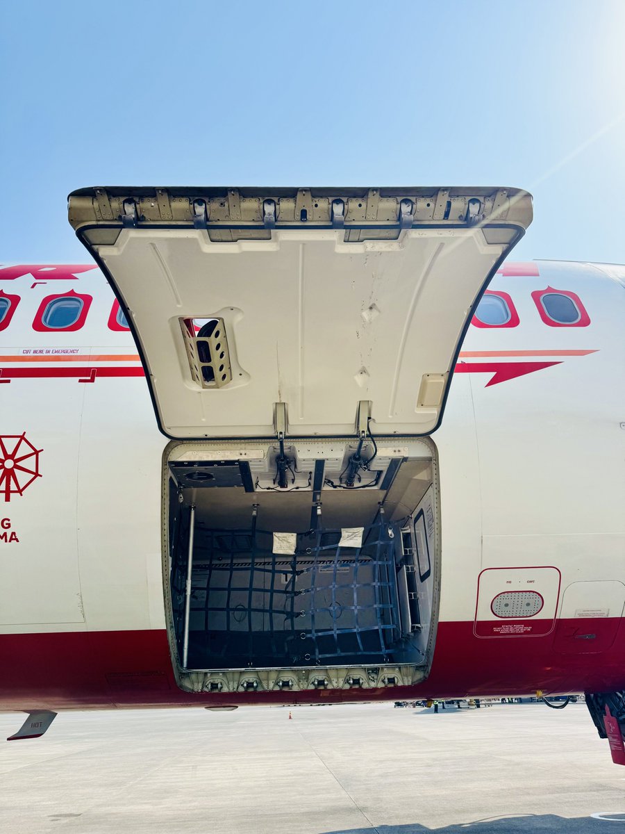 tweetpratikm's tweet photo. B-Roll #airbus #a321Ceo #lifeontheramp #cfm #cfm565B3 #ai573 https://t.co/IoSXLa3qOc