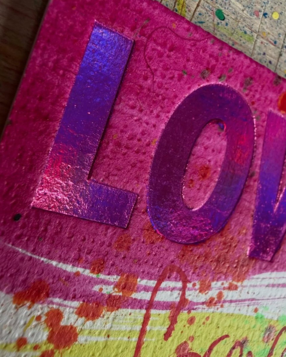 metallicele's tweet photo. We love colourful projects like this from @rathnellycreative ❤️

Bold foil, great texture and plenty of personality. A perfect example of how fun foil can be on different surfaces.

Thanks for sharing your work with us.

#MetallicElephant #HotFoil #FoilStamping https://t.co/mT3WCDxk9X