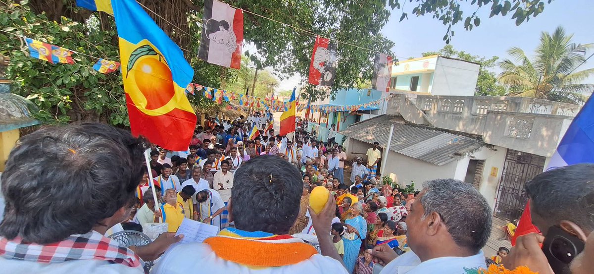PMKSholinghur's tweet photo. எஸ்.கொளத்தூர் கிராமத்தில்  ஓட்டு சேகரிக்கும் பொழுது.
#AnbumaniRamadoss
#சோளிங்கர்
#Sholinghur
#PMK
#பாமக
#NDA
#அதிமுக
#AIADMK
#மாம்பழம்
#VoteForMango https://t.co/C24NDMbkfw