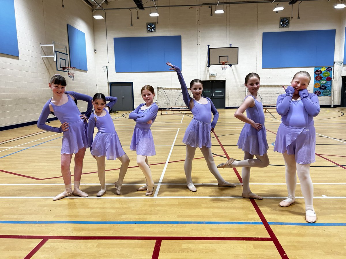 antheaking2's tweet photo. Work taking place in the main hall so we transported ourselves into the Sports  Hall  ⛹️‍♀️

With  our Level 1 ballet students working   hard learning their syllabus , refining technique and rehearsing their dance 🩰
we took a moment to relax, and capture a fun pose together! 😀 https://t.co/PNr6trn1cC