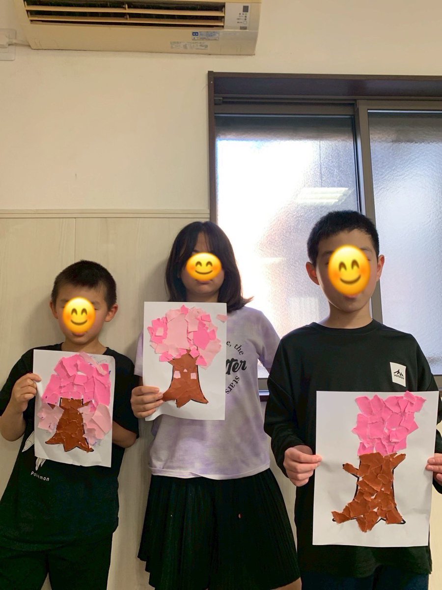 firstdream_03's tweet photo. 🌸上一色教室🌸
2026.4.20(月)
ちぎり絵で桜の木を作りました🌳
画用紙を細かくちぎって木の幹に貼り付けていったら、桜の木が満開に🌸
細かく画用紙をちぎることで、手指の微細運動に繋げることが出来ました✋

▽ファーストシーンドリームの詳細はこちら！
https://t.co/Qn8kOrsqSR

#放デイ #工作 https://t.co/cr5BS450Eu