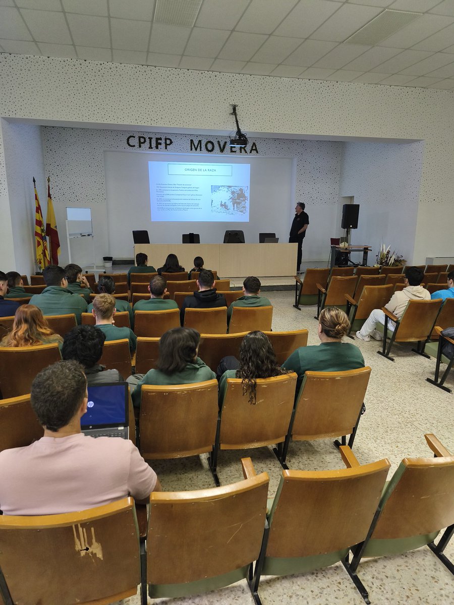 CPIFP_Movera's tweet photo. El pasado 9 de abril,  celebramos las sesiones de divulgación sobre la #GallinadelSobrarbe y la #GallinaSerranadeTeruel, 🐓🐓 dos razas autóctonas que son el corazón de nuestro nuevo proyecto de innovación educativa 💡. https://t.co/jg5iodMTK5